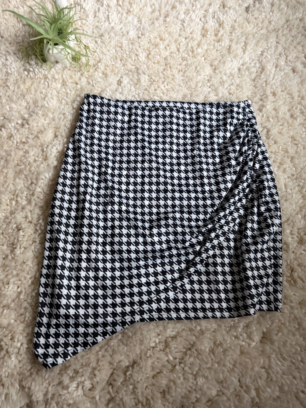 A modern Asymmetrical super cute slotted women’s Black and White Houndstooth Ski
